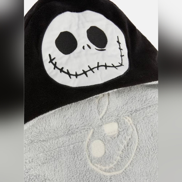 The Nightmare Before Christmas Hooded Throw Jack Skellington NBC Glows The Dark - Picture 3 of 4